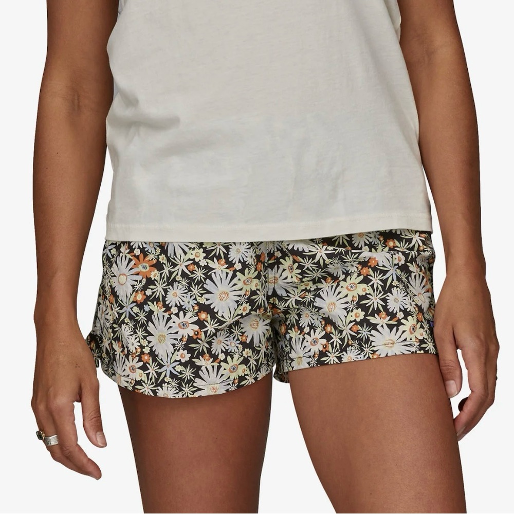 Patagonia floral Baggies 2.5” inseam size M